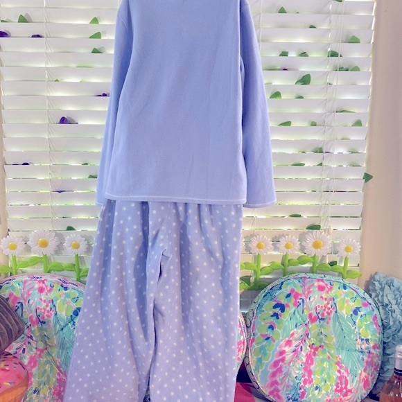 Periwinkle fleece pajamas with polka dot bottoms - Picture 6 of 11